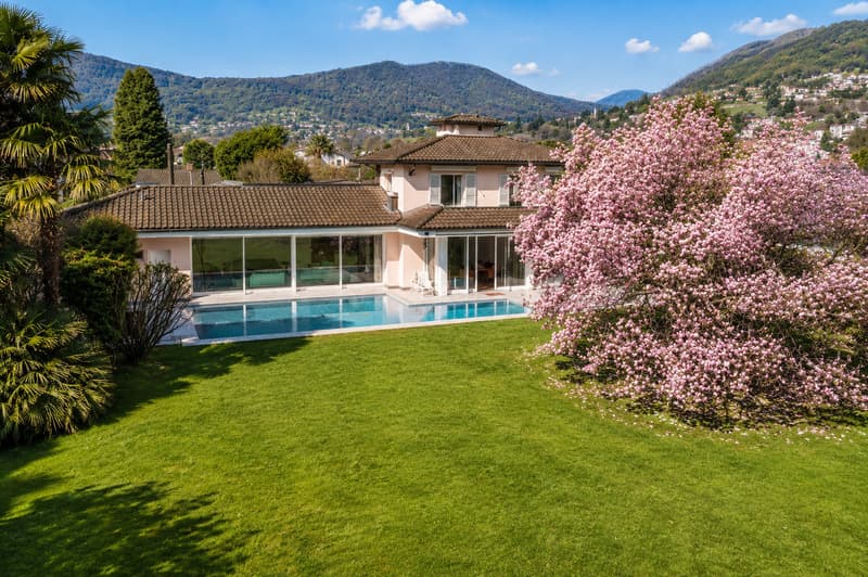 Villa Magnolia: Splendida villa fronte lago a Magliaso (1)