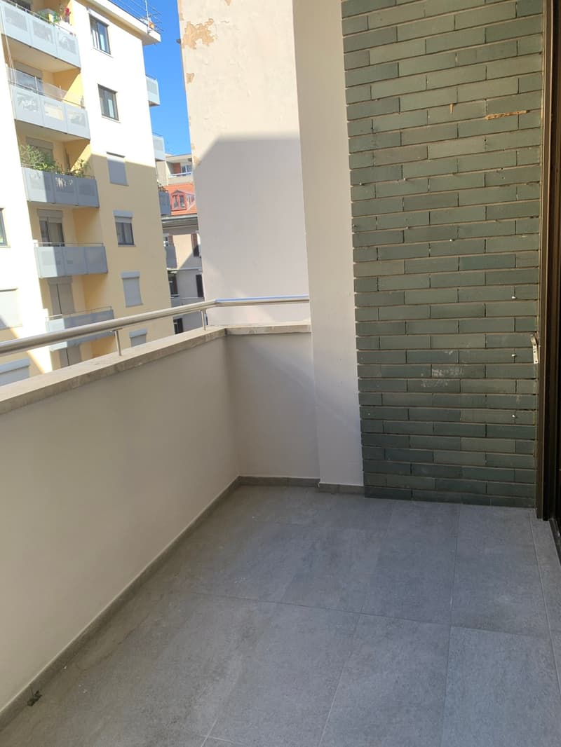 2.5 rooms apartment renovated in Cassarate (7)