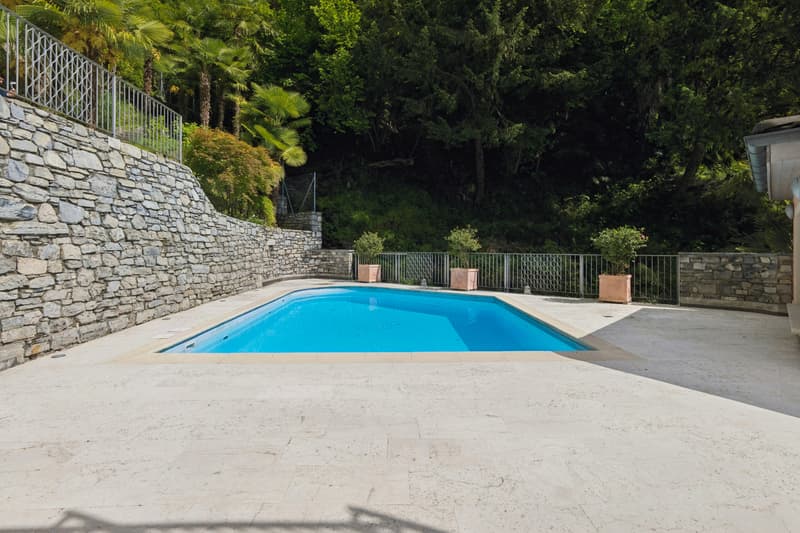 Residenza Diana: Elegante attico con giardino, piscina e vista lago (6)