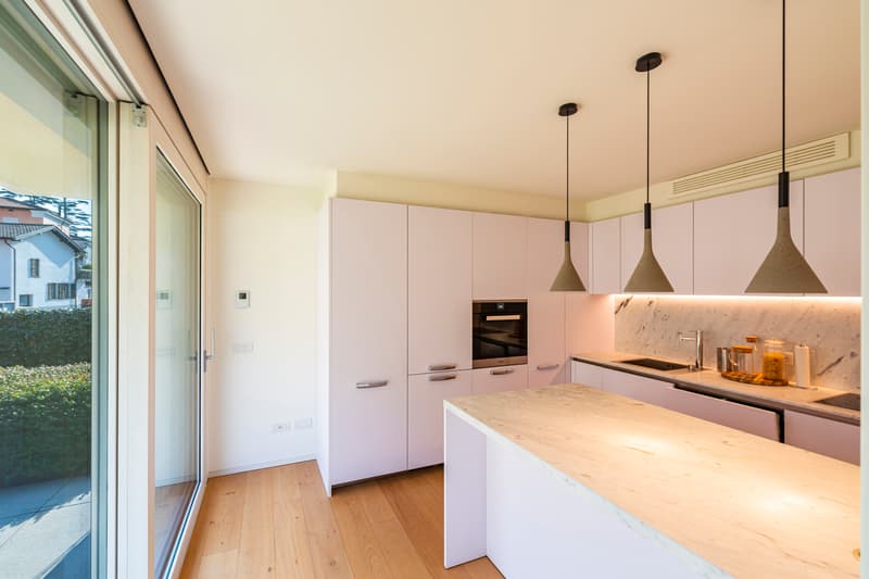 Appartamento ammobiliato con giardino privato al lago (5)