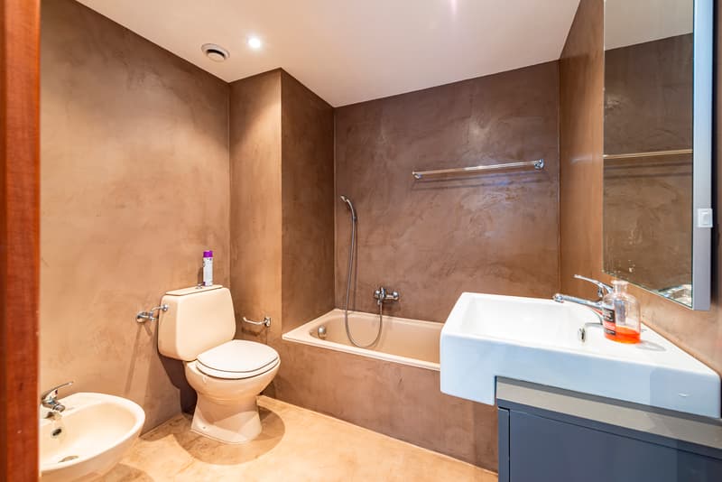 Lakeview pied-à-terre with garden and condominium pool (7)
