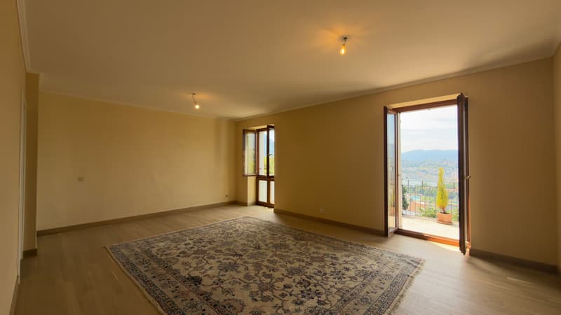 Elegante appartamento con vista mozzafiato (6)