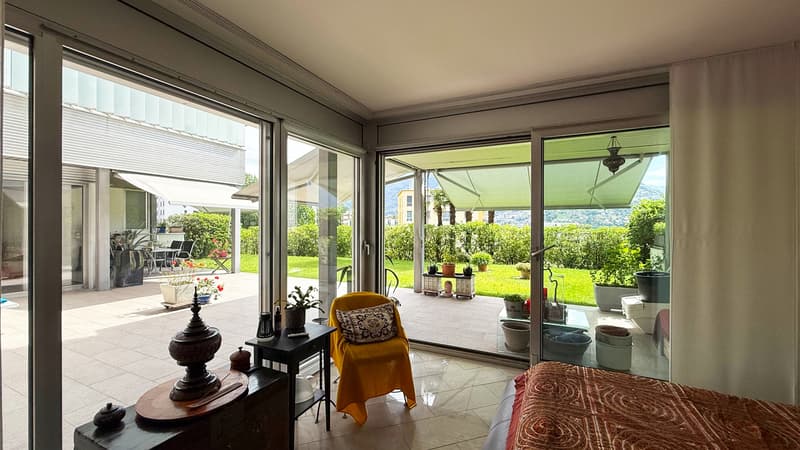 Luminoso appartamento con giardino privato in posizione strategica (11)