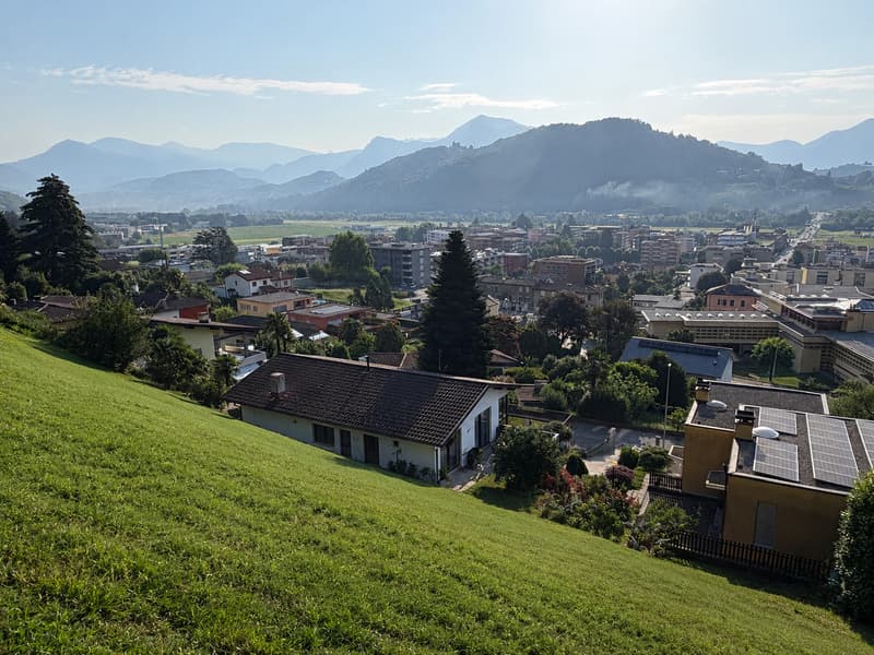Interessante terreno edificabile in zona ben servita (2)