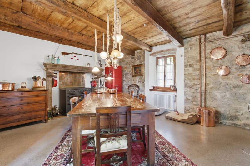 Casa d'epoca con giardino nel nucleo storico di Aranno (7)