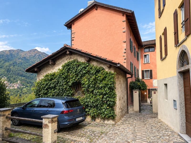 Casa d'epoca con giardino nel nucleo storico di Aranno (1)