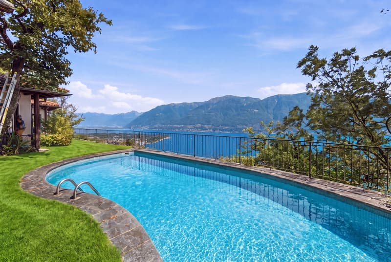 Casa da ristrutturare con piscina e vista panoramica sul Lago Maggiore (1)