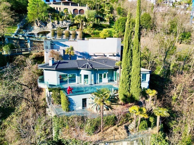 Esclusiva villa di lusso con piscina coperta e vista lago (2)