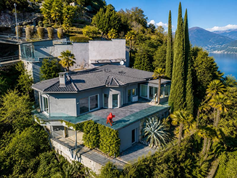 Esclusiva villa di lusso con piscina coperta e vista lago (1)