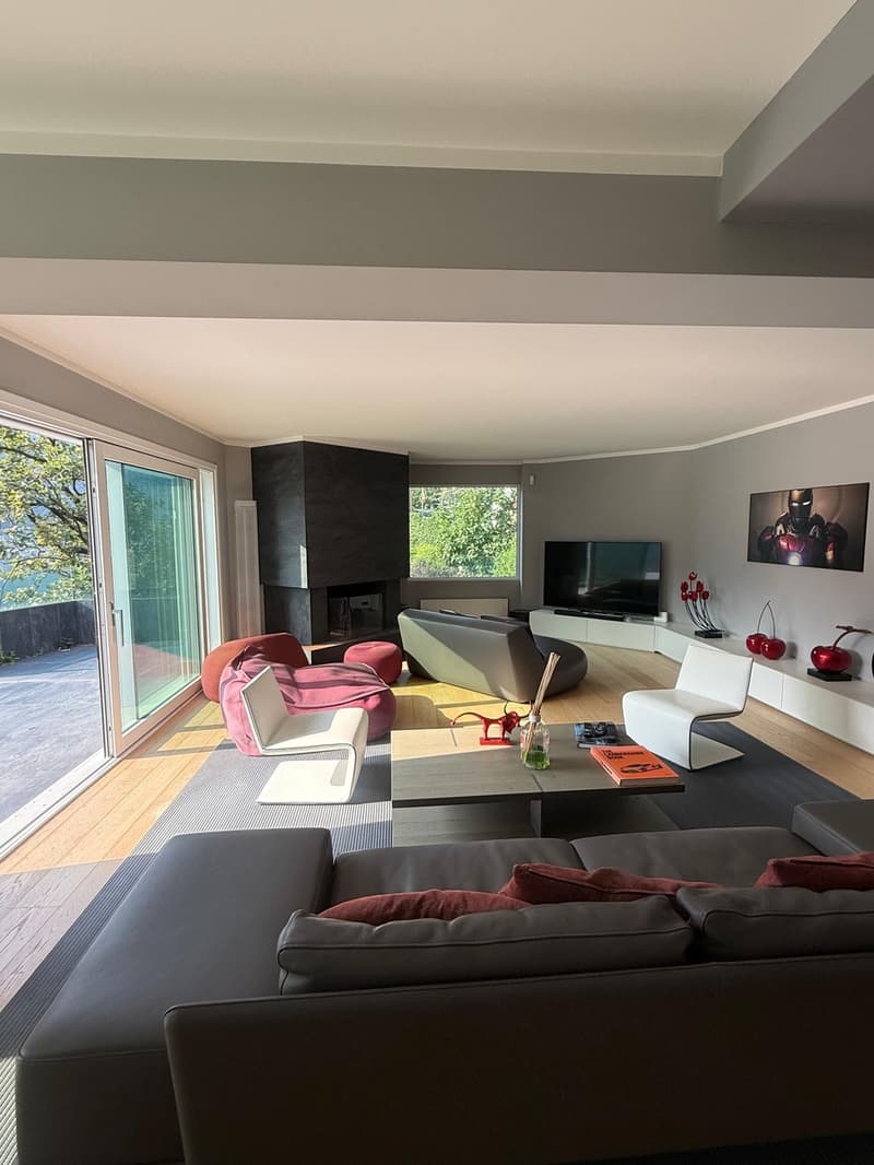 Esclusiva villa di lusso con piscina coperta e vista lago (7)