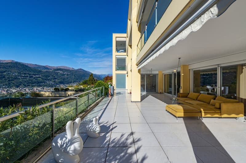 Elegante appartamento con giardino e vista lago, a due passi dal TASIS (2)