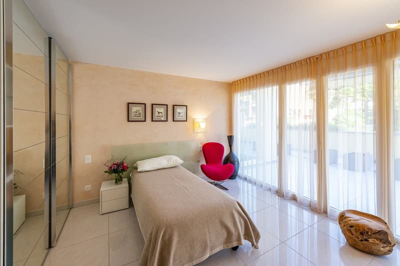 Elegante appartamento con giardino e vista lago, a due passi dal TASIS (11)
