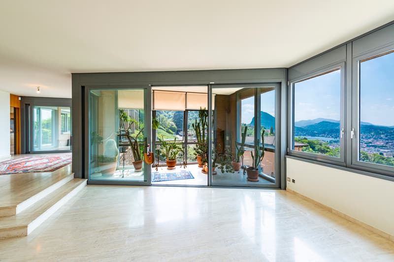 Casa moderna con bella vista lago (12)
