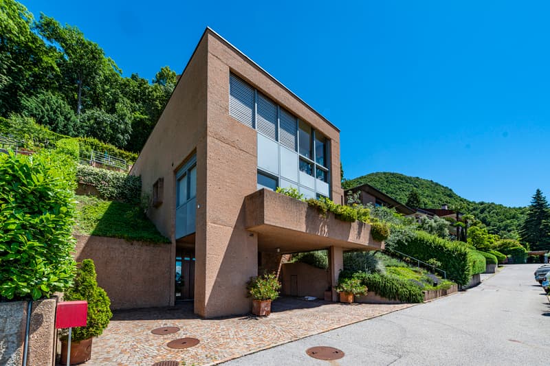Casa moderna con bella vista lago (4)