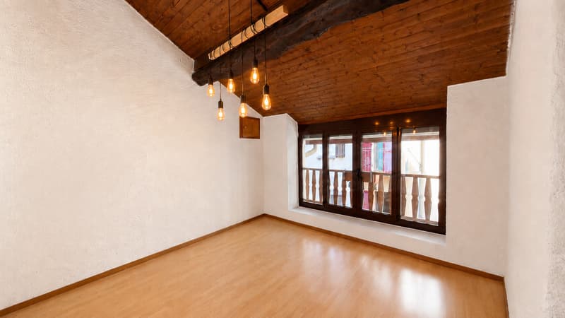 PICCOLA CASA TICINESE NEL NUCLEO DI BRUSINO ARSIZIO (9)