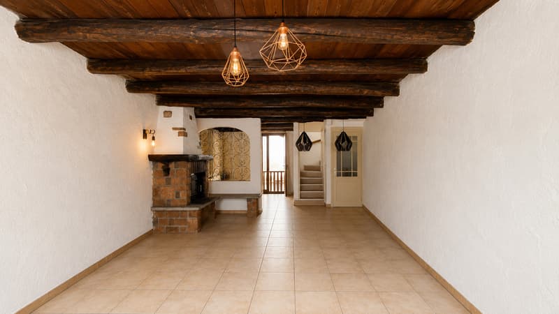 PICCOLA CASA TICINESE NEL NUCLEO DI BRUSINO ARSIZIO (6)