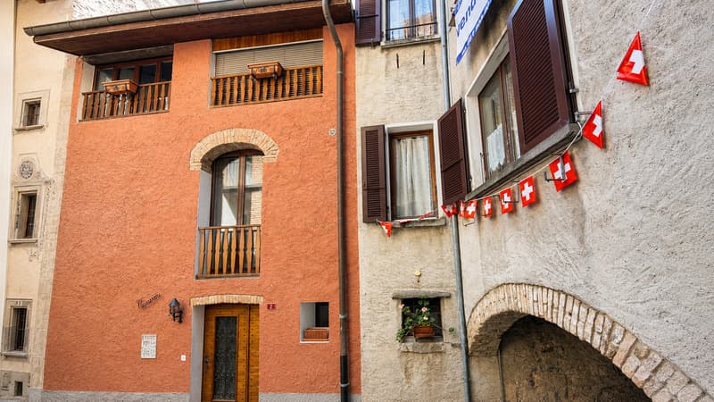 PICCOLA CASA TICINESE NEL NUCLEO DI BRUSINO ARSIZIO (2)