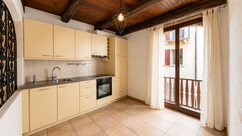 PICCOLA CASA TICINESE NEL NUCLEO DI BRUSINO ARSIZIO (5)