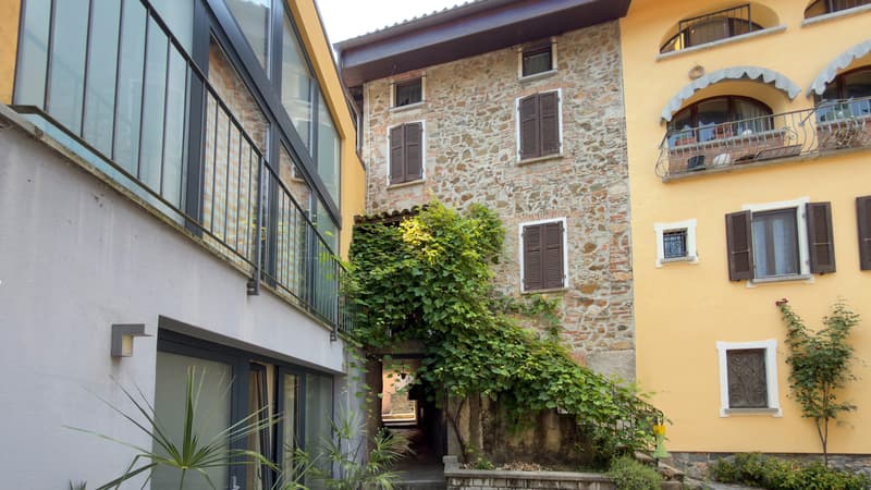 Accogliente duplex 3.5 locali arredato nel nucleo di Scairolo (1)