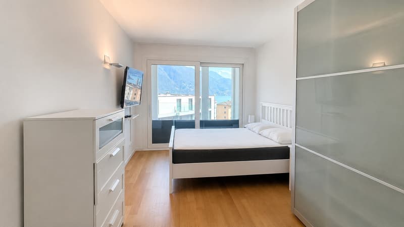 Moderno appartamento vista lago vicino al centro città (8)
