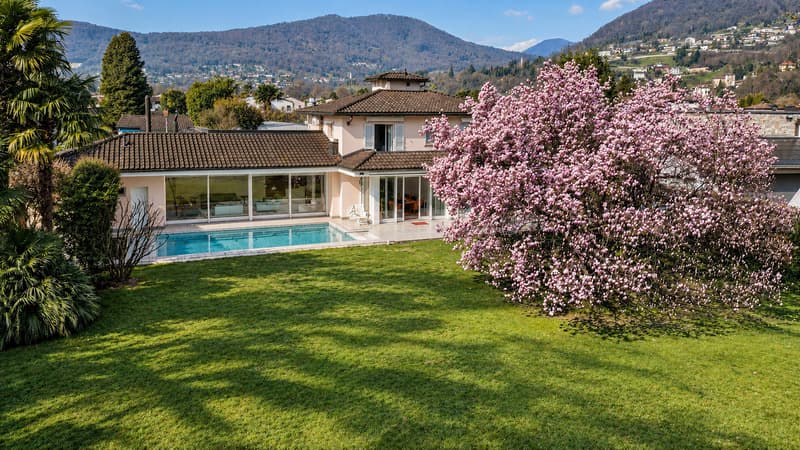 Villa Magnolia: Splendida villa fronte lago a Magliaso (1)