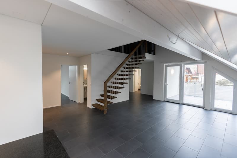 Moderne 5.5-Zimmer-Maisonettewohnung mit grossem Balkon in Bottenwil (2)