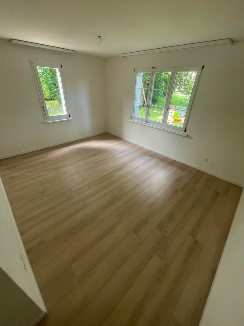 Charming 4.5 room apartment with seating area and balcony (3)