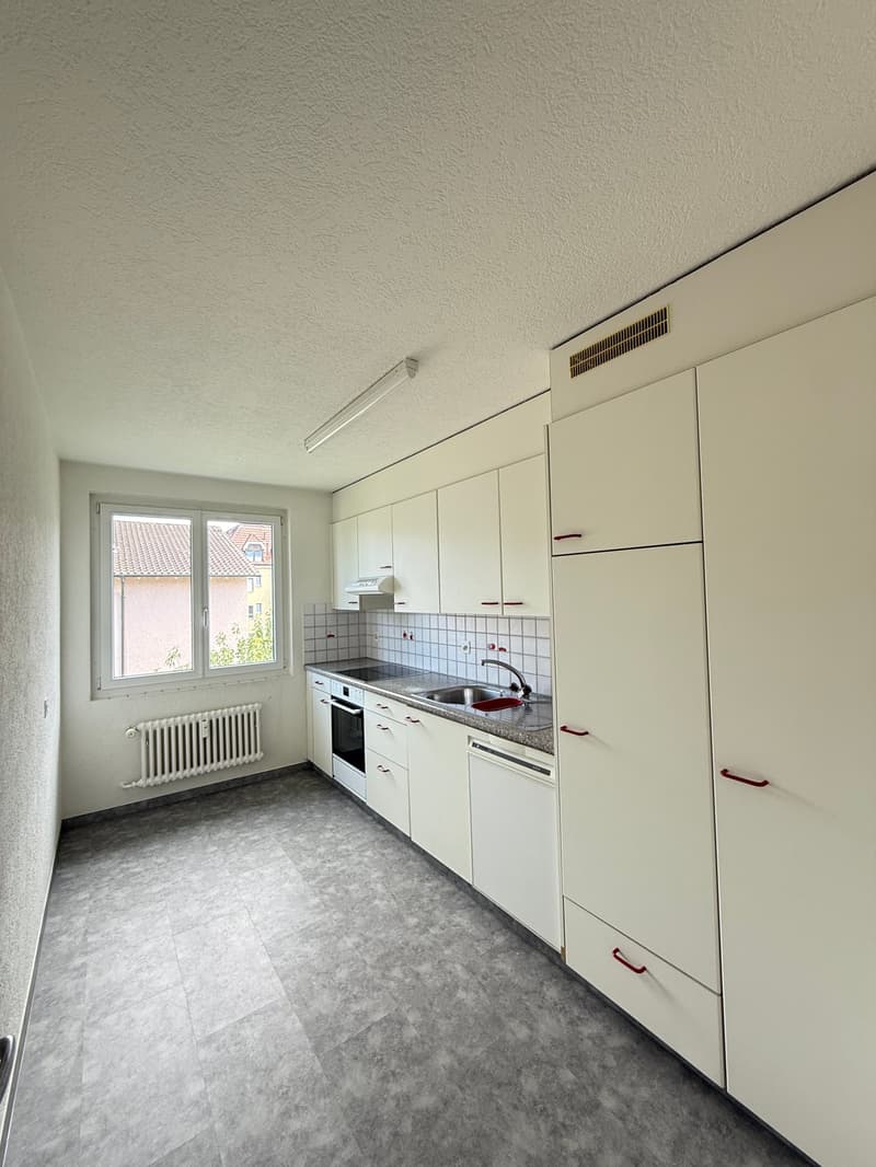 Bright 2.0 room apartment with balcony in the center of Rorschach! (6)
