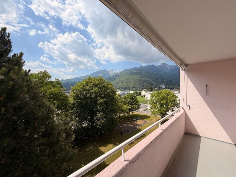 Bright 3.5-room apartment with balcony and beautiful view in Buchs (8)