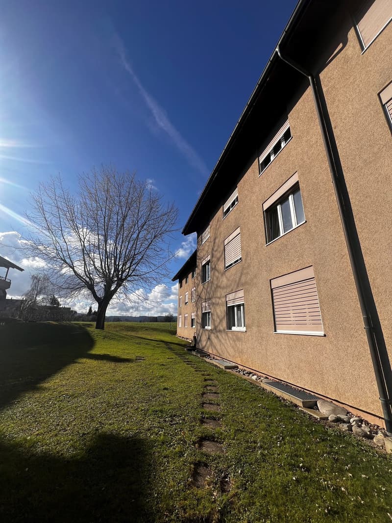 Helle 4.5-Zimmer-Wohnung mit Balkon und schöner Aussicht in Frasnacht (1)