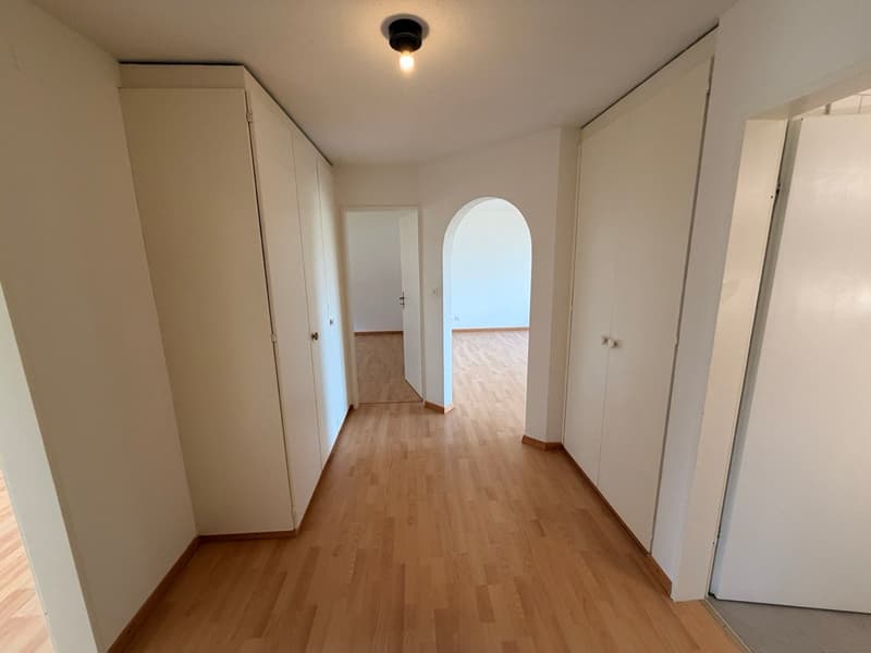 Helle 4.5-Zimmer-Wohnung mit Balkon und schöner Aussicht in Frasnacht (2)