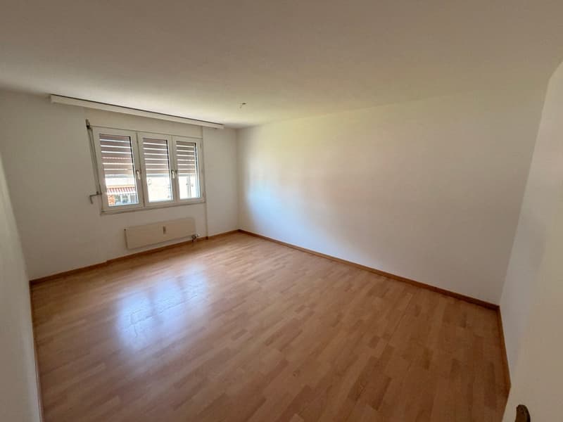 Helle 4.5-Zimmer-Wohnung mit Balkon und schöner Aussicht in Frasnacht (4)