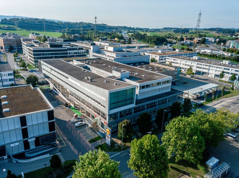 Helles, möbliertes Einzelbüro (18.6 m2) inkl. Domiziladresse & 24/7 Zugang in Cham (2)