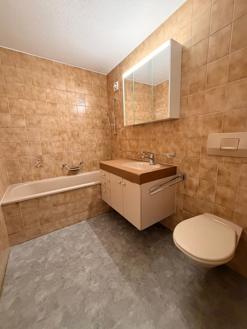Helle 3.5-Zimmer-Wohnung mit Balkon und schöner Aussicht in Sirnach (2)