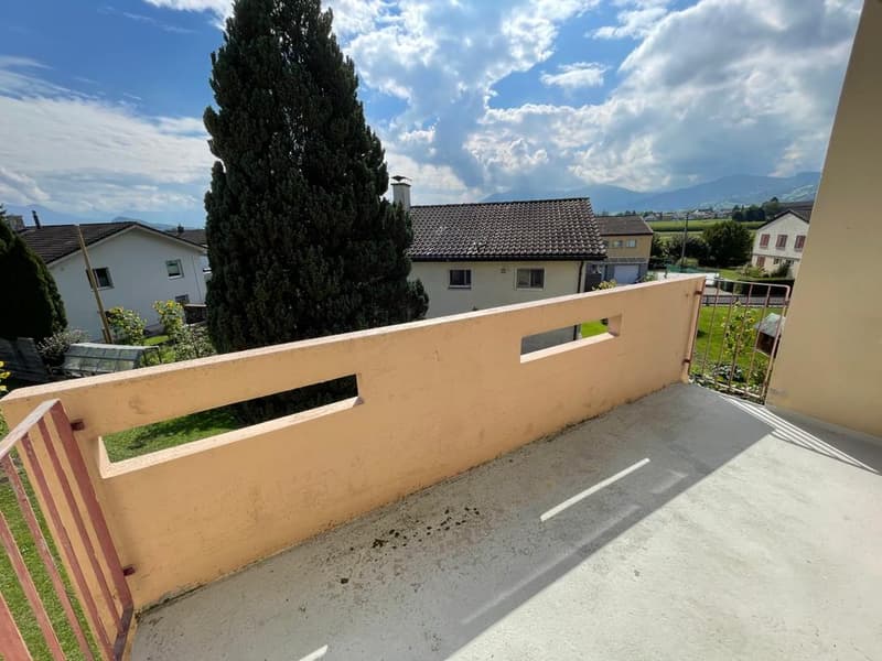 Helle 4-Zimmer-Wohnung mit Balkon und Bergblick in Rebstein (7)