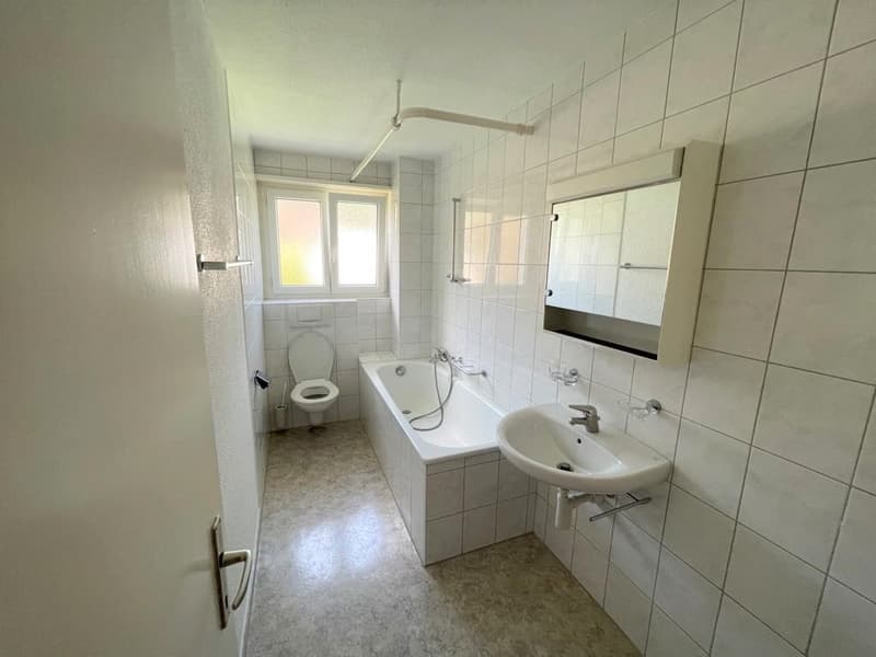 Helle 4-Zimmer-Wohnung mit Balkon und Bergblick in Rebstein (3)