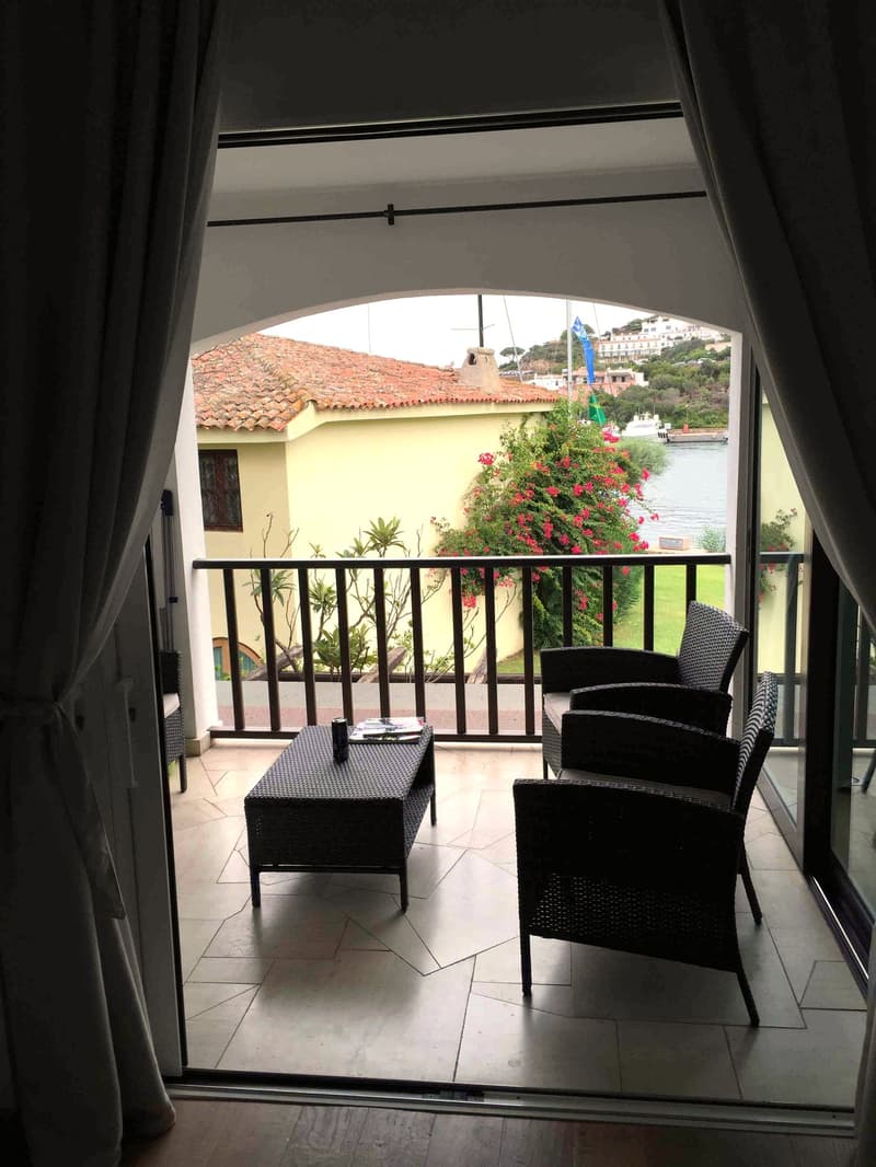 PORTO CERVO (SARDINIEN): ELEGANTES 2.5-ZIMMER-APARTMENT ZUM VERKAUF (7)