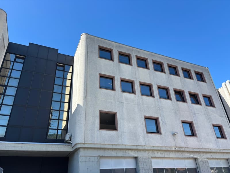 AFFITTASI A CADENAZZO SPAZIO COMMERCIALE DI CA. 78 mq (2)