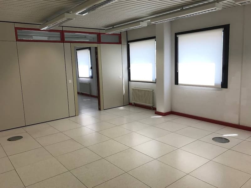 À louer à Cadenazzo vaste espace commercial de 140+52 m² (6)