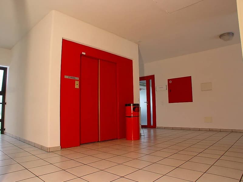 À louer à Cadenazzo vaste espace commercial de 140+52 m² (3)