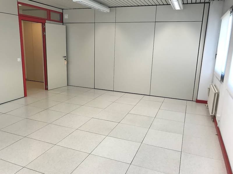 À louer à Cadenazzo vaste espace commercial de 140+52 m² (7)