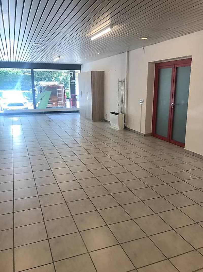 Miete in Cadenazzo Gewerbefläche mit Auslage (120mq) (2)