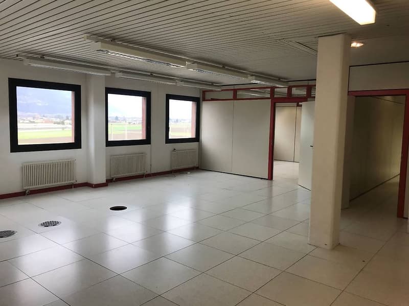 AFFITTASI A CADENAZZO SPAZIO COMMERCIALE DI CA. 130 mq (3)