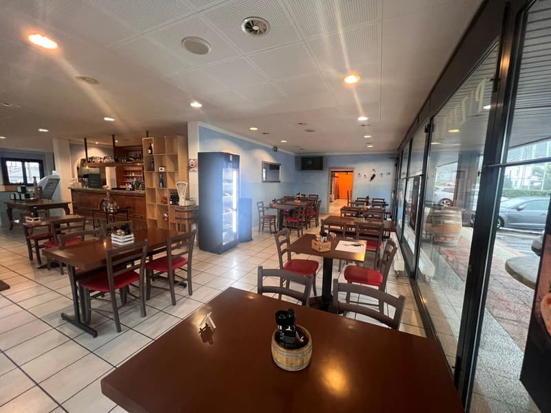 AFFITTASI A CADENAZZO RISTORANTE DI CA. 282 mq (5)