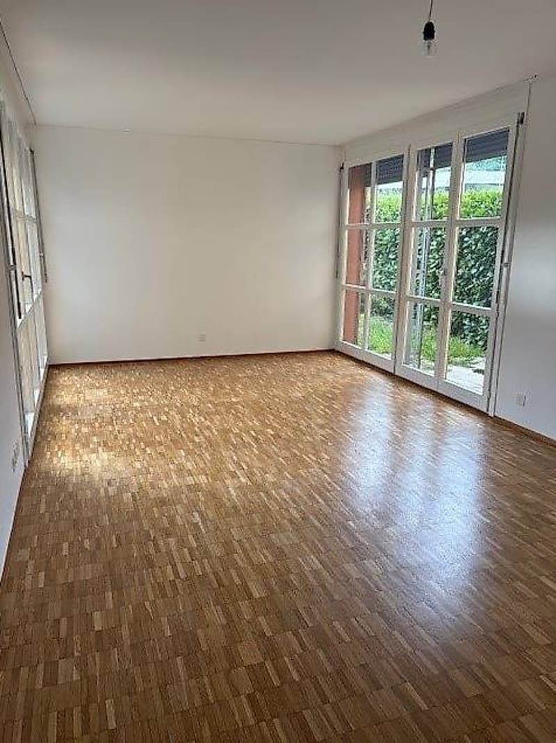 Apartment with small garden (2)