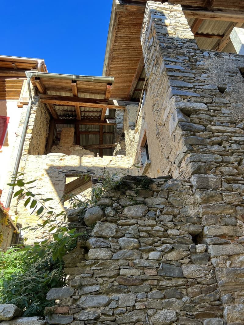 BRENO - Tessiner Haus im Ortskern (zum Renovieren) (4)