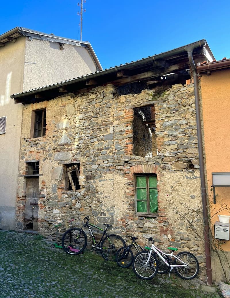 BRENO - Tessiner Haus im Ortskern (zum Renovieren) (3)