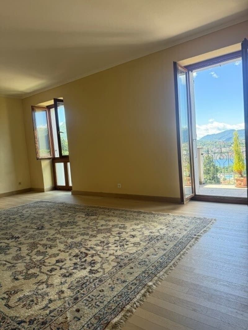 soggiorno pranzo / Aufenthalt mit Mittagessen / living room/dining room