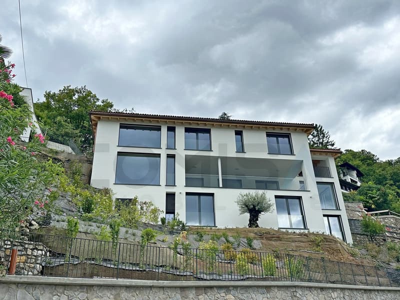VICO MORCOTE Neue moderne Villa 7.5 Lokale mit Seeblick (1)