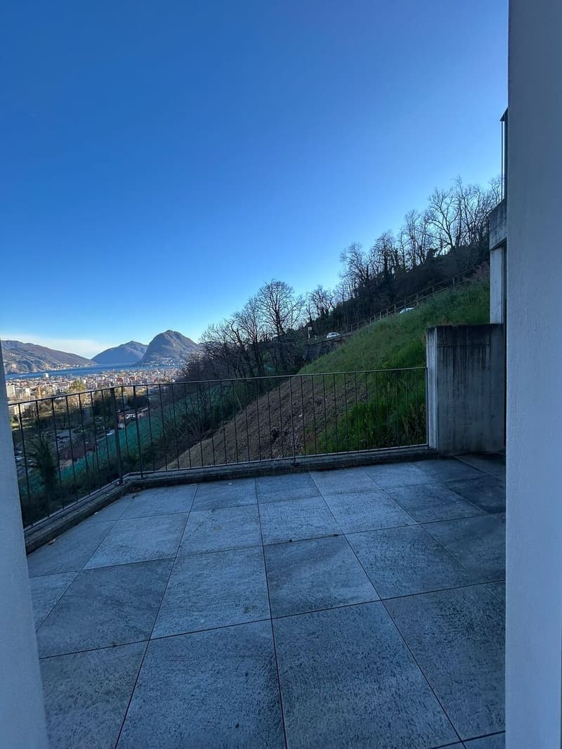 terrazza, accesso dalla cucina / Terrasse, Zugang von der Küche aus / terrace, access from the kitchen